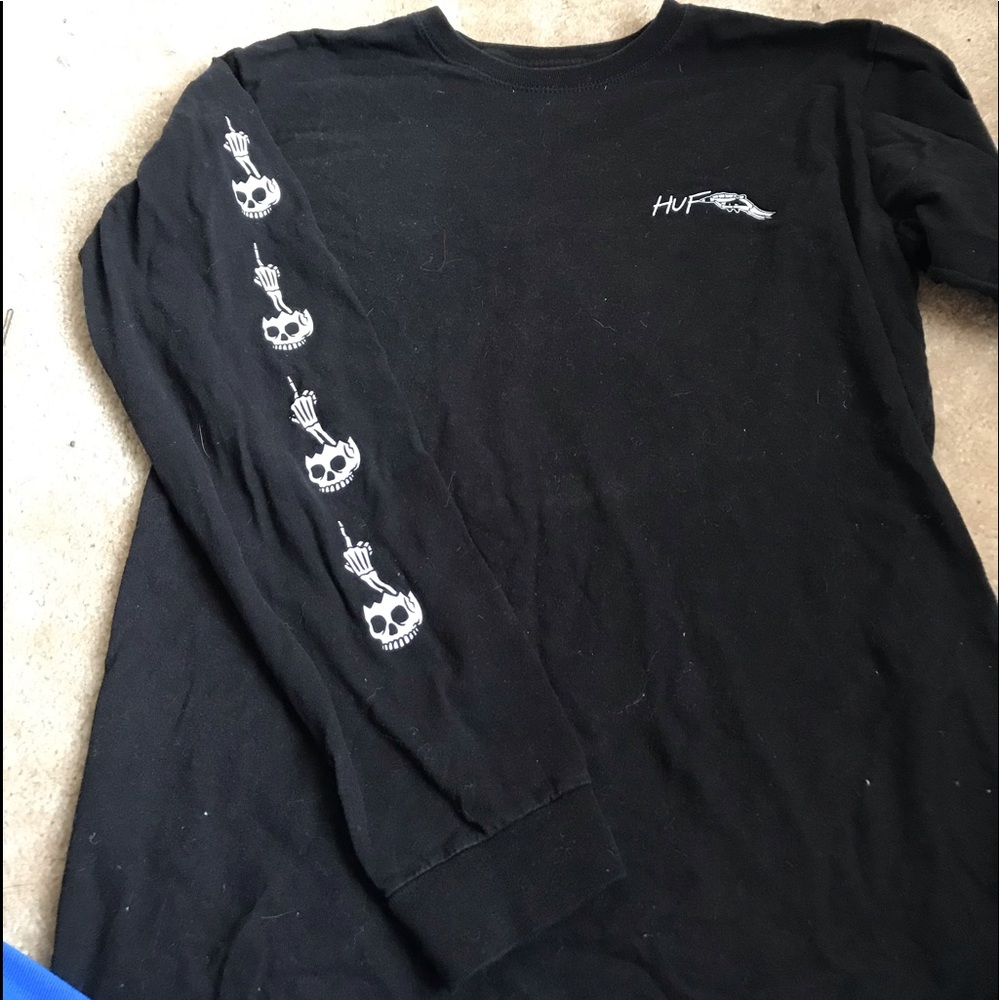 Black longsleeve skull shirt